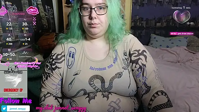 Snapshot of JannetPie chatting on 30, 11, 2025 JannetPie online show from 30, 11, 2025