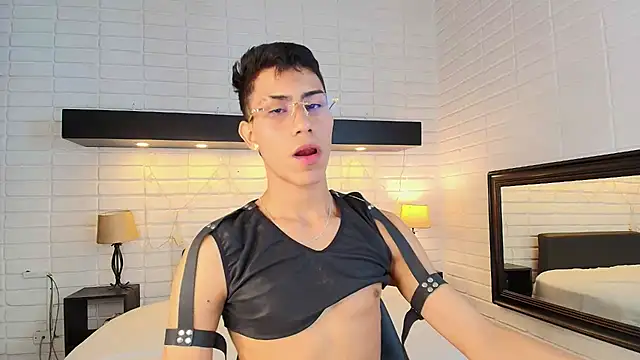 Snapshot of AlanNaughty chatting on 7, 1, 2025 AlanNaughty online show from 7, 1, 2025