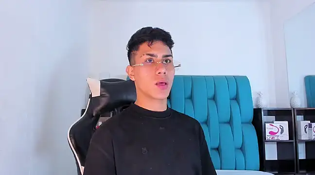 Snapshot of AlanNaughty chatting on 13, 3, 2025 AlanNaughty online show from 13, 3, 2025