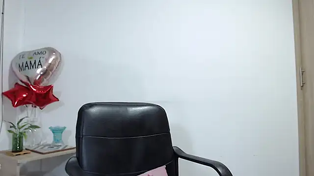Snapshot of pattymaturex chatting on 8, 1, 2025 pattymaturex online show from 8, 1, 2025