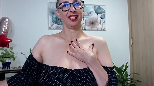 Snapshot of pattymaturex chatting on 19, 10, 2025 pattymaturex online show from 19, 10, 2025