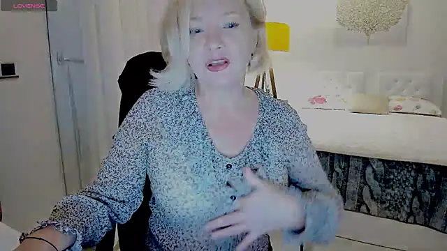 Snapshot of Colette__1977 chatting on 6, 11, 2025 Colette 1977 online show from 6, 11, 2025