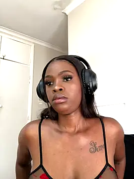 LuciousLips96 online show from 11, 9, 2025