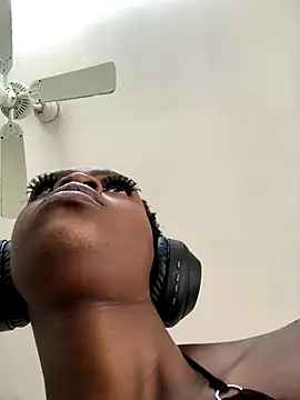 LuciousLips96 online show from 29, 11, 2025