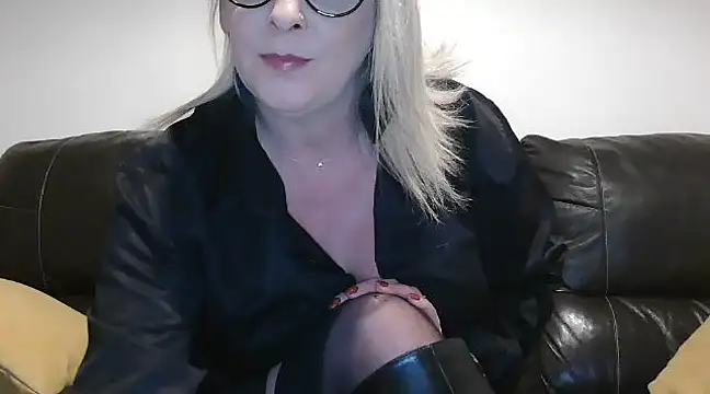 Snapshot of lilie69 chatting on 2, 2, 2025 lilie69 online show from 2, 2, 2025
