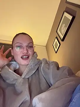 denisestar10 online show from 4, 2, 2025