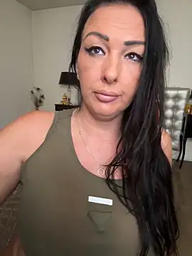 Snapshot of TiffanyRoxx chatting on 19, 11, 2025 TiffanyRoxx online show from 19, 11, 2025