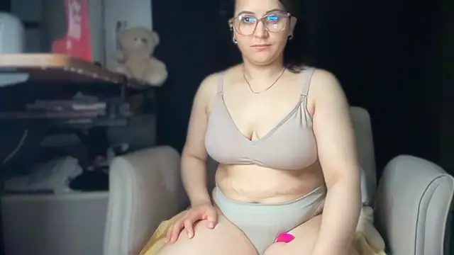 Snapshot of emalove-xh chatting on 18, 5, 2026 emalove-xh online show from 18, 5, 2026