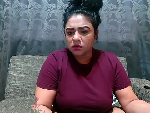 Snapshot of indianishkq7 chatting on 2, 12, 2024 indianishkq7 online show from 2, 12, 2024