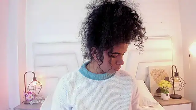 Ellie Alves online show from 6, 12, 2024