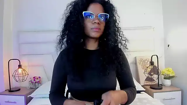 Ellie Alves online show from 12, 12, 2024
