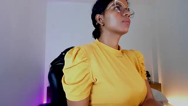 Ellie Alves online show from 18, 3, 2025