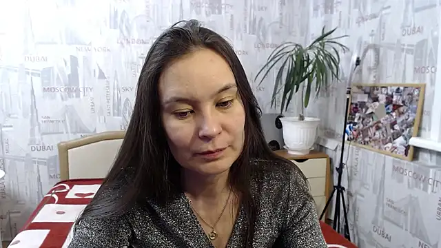 Snapshot of GinaQSoul chatting on 5, 2, 2025 GinaQSoul online show from 5, 2, 2025