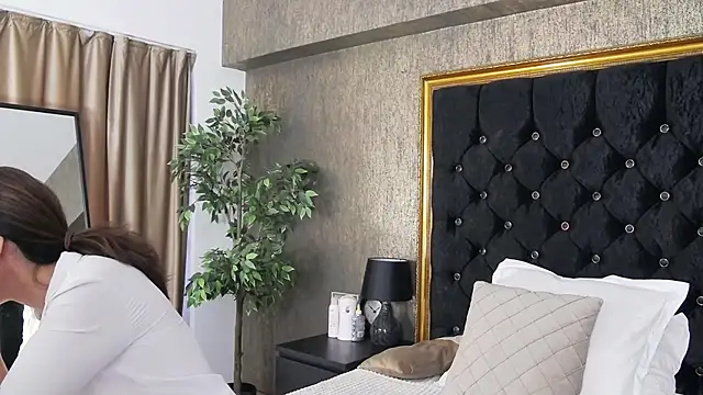 LisaCroft online show from 22, 2, 2025