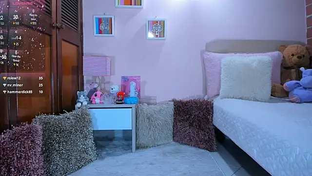 Snapshot of AbrilRussell chatting on 6, 12, 2024 AbrilRussell online show from 6, 12, 2024