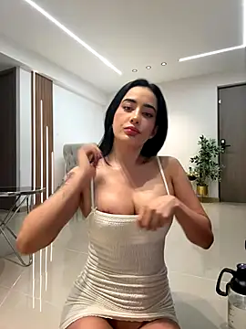 Snapshot of CATALINA_RESTREPO chatting on 4, 10, 2025 CATALINA RESTREPO online show from 4, 10, 2025