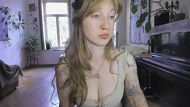 Snapshot of Miranda2_0 chatting on 18, 10, 2025 Miranda2 0 online show from 18, 10, 2025