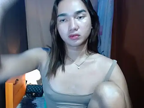 Snapshot of CasandraDiaz chatting on 4, 12, 2025 CasandraDiaz online show from 4, 12, 2025