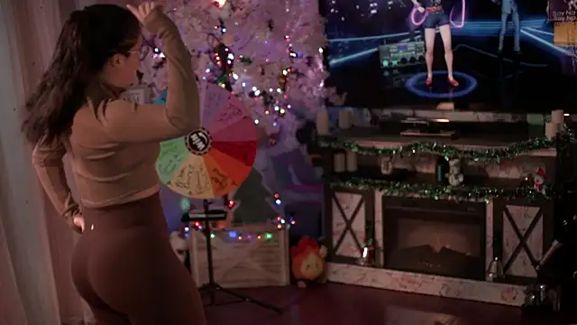 Nikki Torres online show from 25, 11, 2025