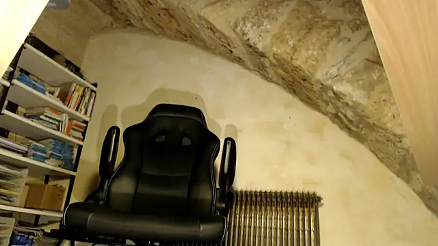 Snapshot of leon_2002 chatting on 3, 11, 2025 leon 2002 online show from 3, 11, 2025