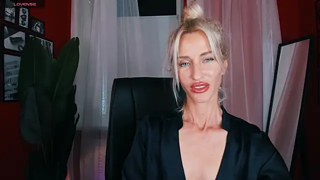 Snapshot of CindySw chatting on 13, 9, 2025 CindySw online show from 13, 9, 2025