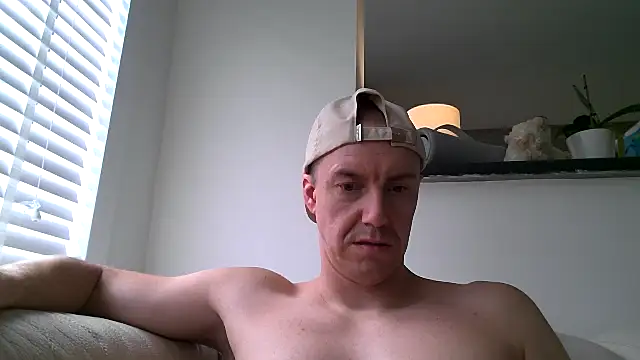 Snapshot of ploki2180 chatting on 5, 10, 2025 ploki2180 online show from 5, 10, 2025