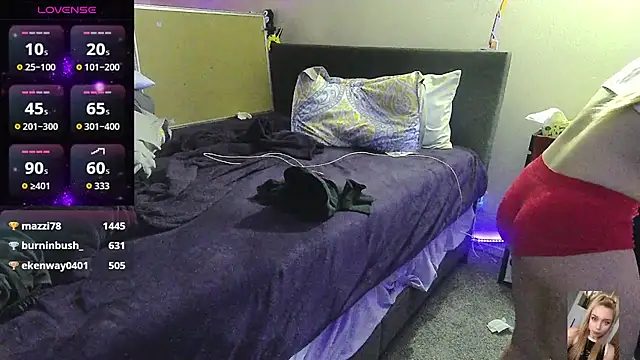 Blondiewithanass online show from 6, 11, 2025