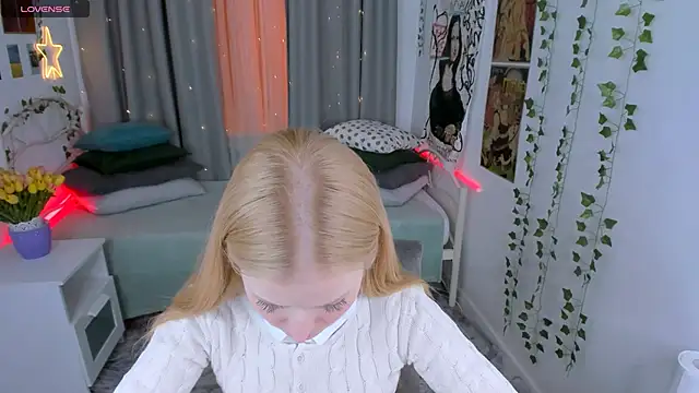 Laly Peach online show from 21, 1, 2025