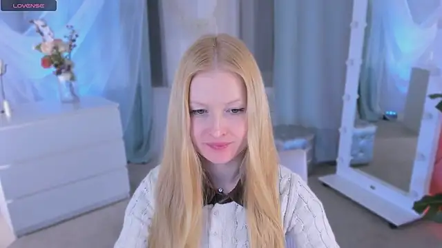 Laly Peach online show from 28, 1, 2025