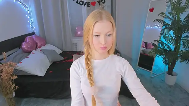 Laly Peach online show from 17, 2, 2025