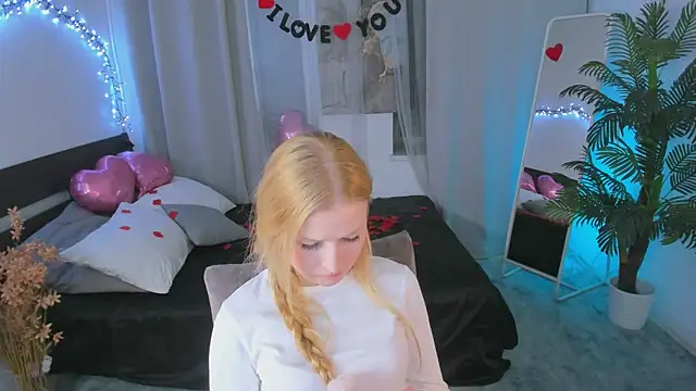 Laly Peach online show from 17, 2, 2025