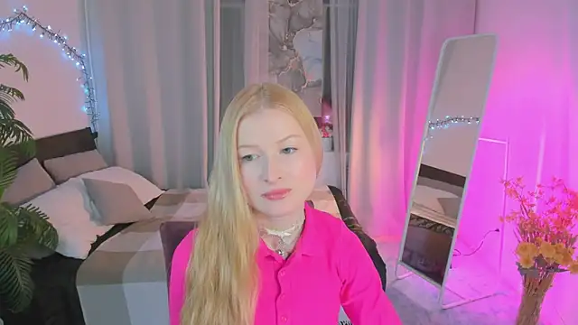 Laly Peach online show from 15, 3, 2025