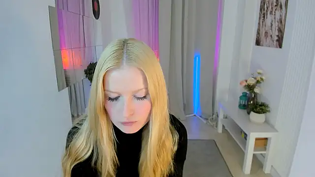 Laly Peach online show from 17, 9, 2025