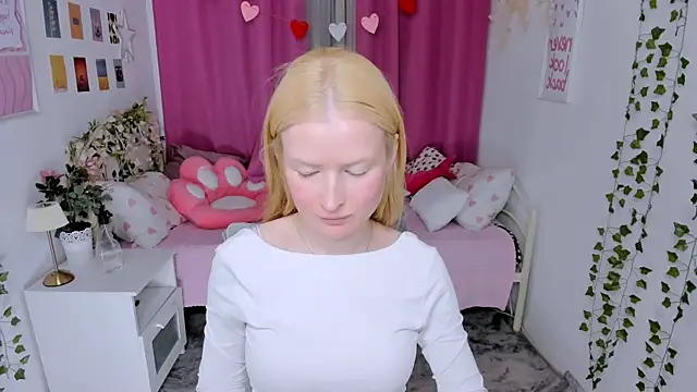 Snapshot of Laly_Peach chatting on 7, 6, 2026 Laly Peach online show from 7, 6, 2026