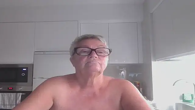 Snapshot of GrannyChrissy68 chatting on 15, 10, 2025 GrannyChrissy68 online show from 15, 10, 2025