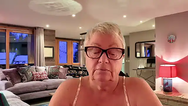 GrannyChrissy68 online show from 15, 3, 2026