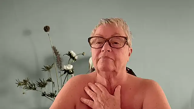 GrannyChrissy68 online show from 19, 3, 2026