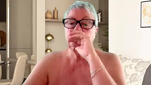 GrannyChrissy68 online show from 17, 4, 2026