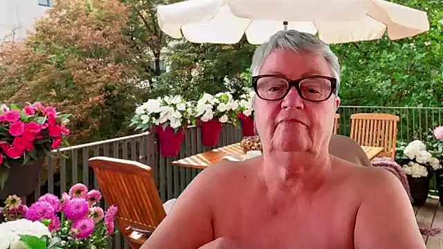 GrannyChrissy68 online show from 7, 7, 2026