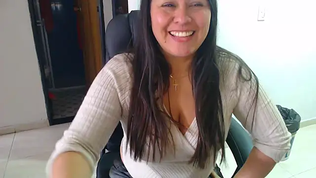 Ixchel Anaid online show from 17, 10, 2025