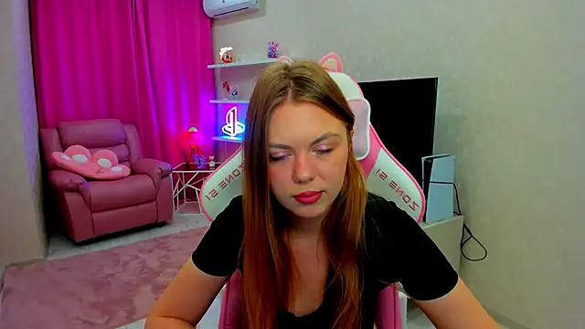 Strawberrye online show from 12, 11, 2025