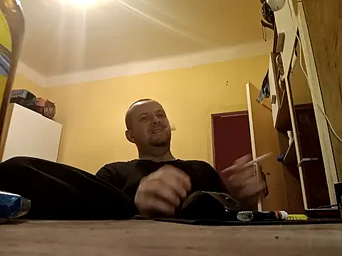 Snapshot of MrWhitePL chatting on 27, 12, 2024 MrWhitePL online show from 27, 12, 2024