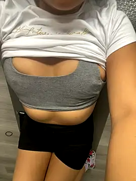 Snapshot of Aestheticsgirl chatting on 21, 11, 2025 Aestheticsgirl online show from 21, 11, 2025