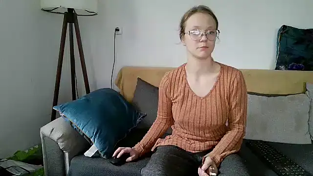 Snapshot of little-leni chatting on 15, 12, 2025 little-leni online show from 15, 12, 2025