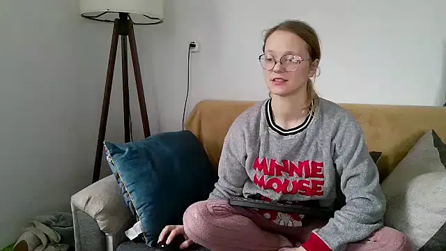 Snapshot of little-leni chatting on 16, 12, 2025 little-leni online show from 16, 12, 2025