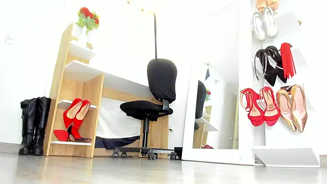 Snapshot of MIss_Kendall_ chatting on 8, 10, 2025 MIss Kendall online show from 8, 10, 2025