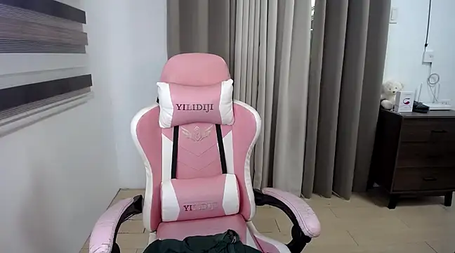 Snapshot of Bombshell_Ashy chatting on 26, 2, 2025 Bombshell Ashy online show from 26, 2, 2025