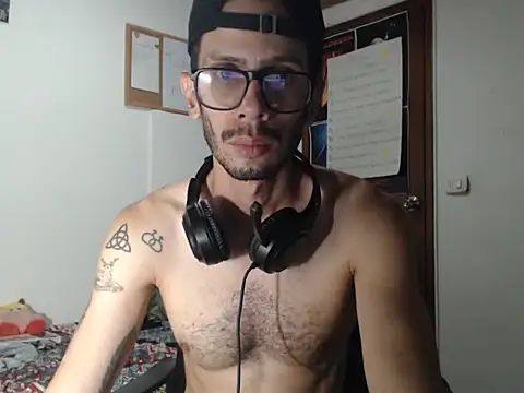 Snapshot of alisterxxx chatting on 14, 7, 2026 alisterxxx online show from 14, 7, 2026