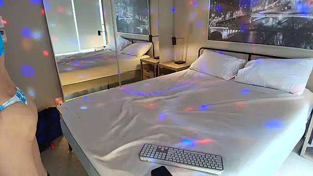 Snapshot of MikyFoxx chatting on 24, 2, 2025 MikyFoxx online show from 24, 2, 2025