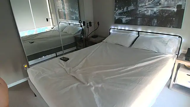 Snapshot of MikyFoxx chatting on 8, 3, 2025 MikyFoxx online show from 8, 3, 2025